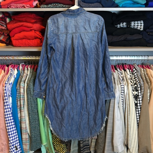 Cloth & Stone blue chambray button down raw curved hem long sleeve dress size XS - Picture 3 of 3